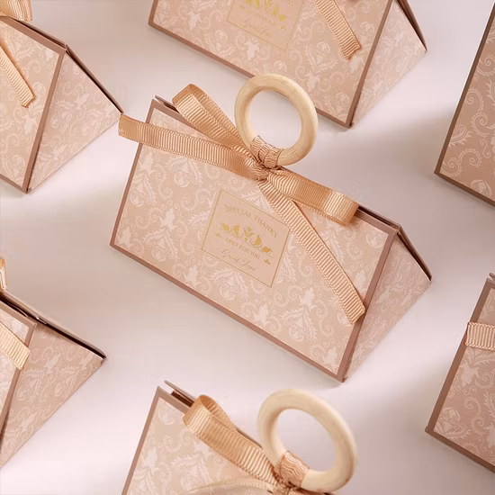 Boîte-cadeau de fête d'anniversaire de mariage avec ruban